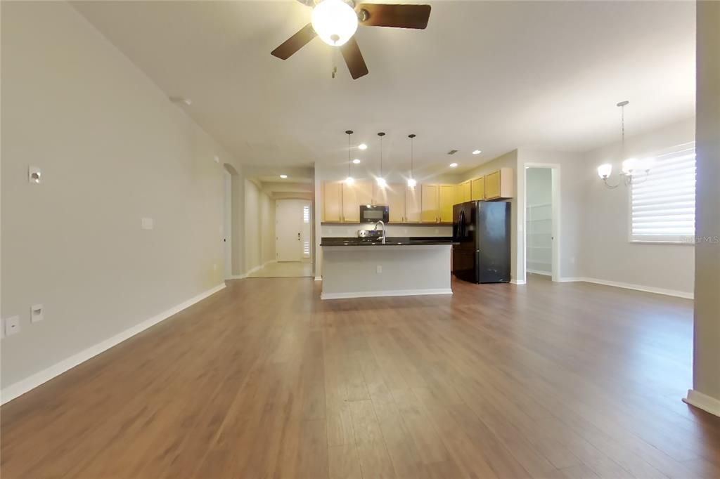 For Rent: $2,249 (4 beds, 2 baths, 1801 Square Feet)