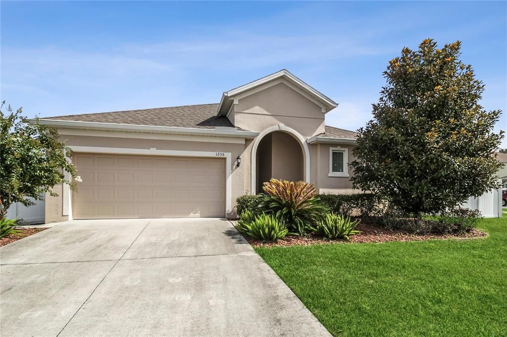 For Rent: $2,249 (4 beds, 2 baths, 1801 Square Feet)