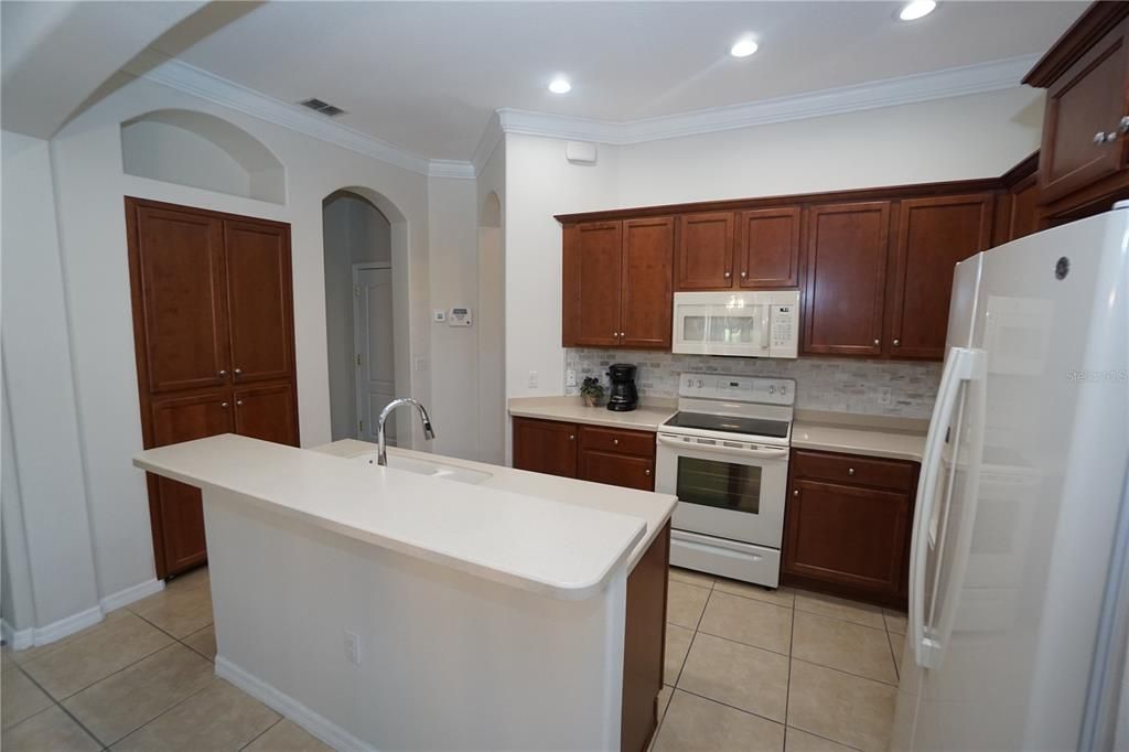 For Sale: $329,900 (2 beds, 2 baths, 1677 Square Feet)
