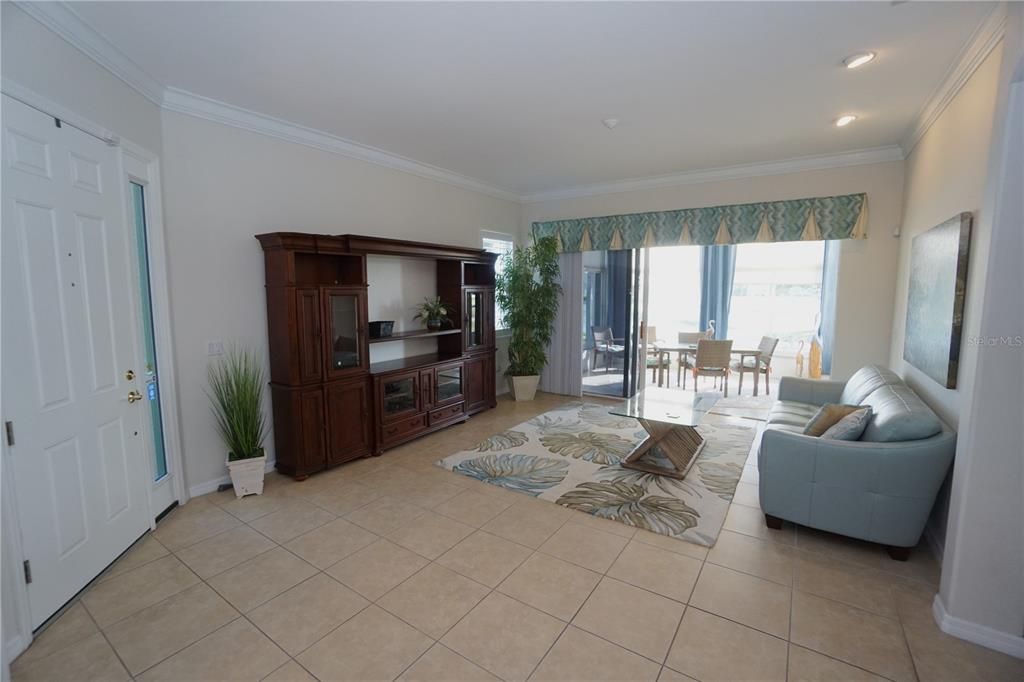 For Sale: $329,900 (2 beds, 2 baths, 1677 Square Feet)
