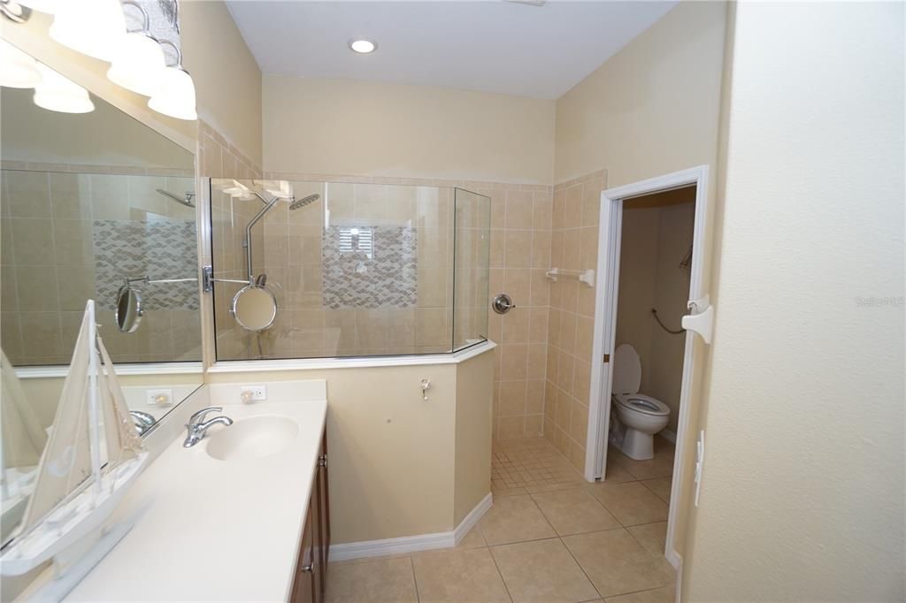 For Sale: $329,900 (2 beds, 2 baths, 1677 Square Feet)