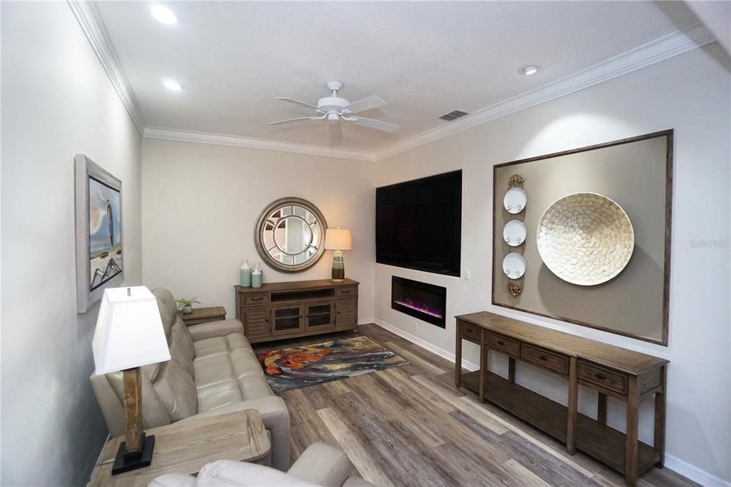 For Sale: $329,900 (2 beds, 2 baths, 1677 Square Feet)