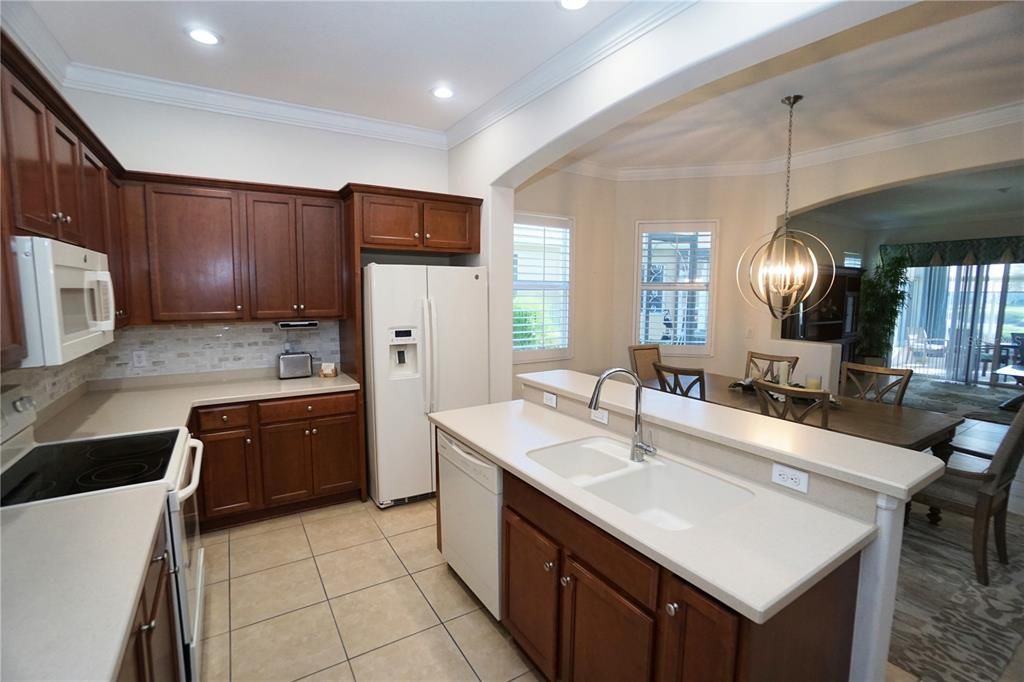 For Sale: $329,900 (2 beds, 2 baths, 1677 Square Feet)