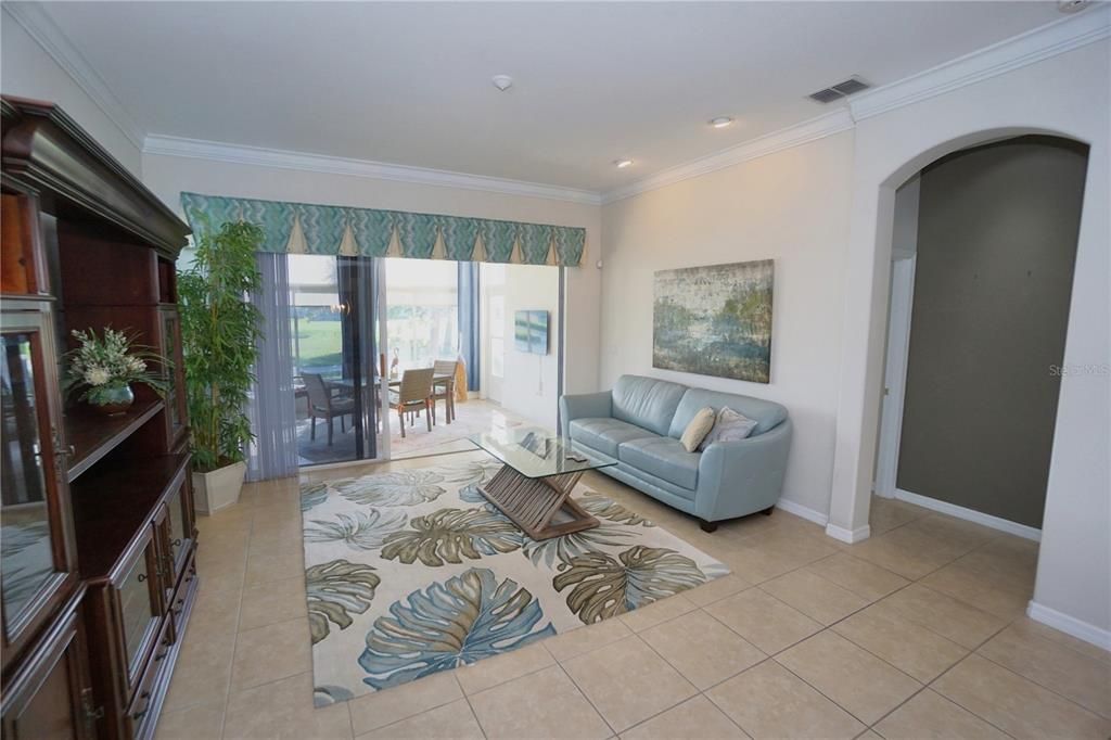 For Sale: $329,900 (2 beds, 2 baths, 1677 Square Feet)