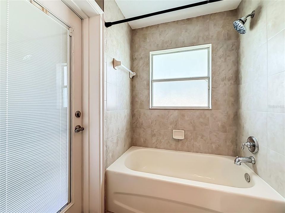 На продажу: $395,000 (4 спален, 2 ванн, 2420 Квадратных фут)