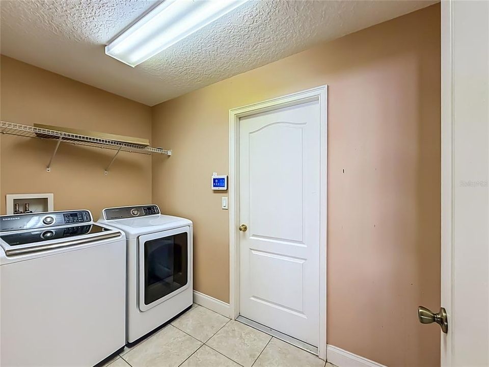 На продажу: $395,000 (4 спален, 2 ванн, 2420 Квадратных фут)