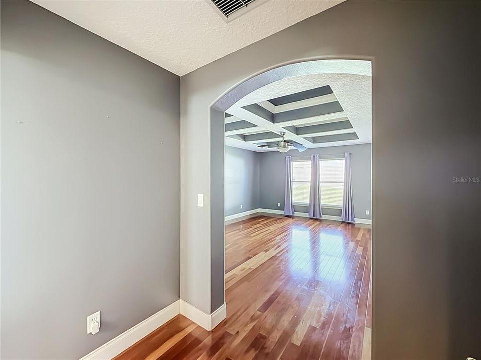 На продажу: $395,000 (4 спален, 2 ванн, 2420 Квадратных фут)