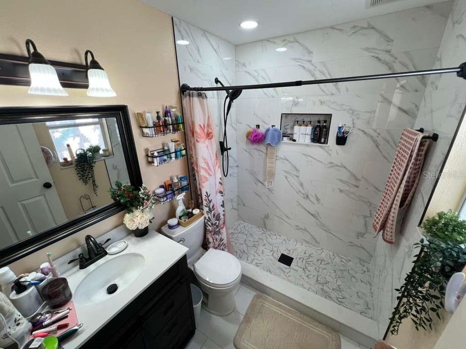 For Rent: $2,200 (3 beds, 2 baths, 1200 Square Feet)