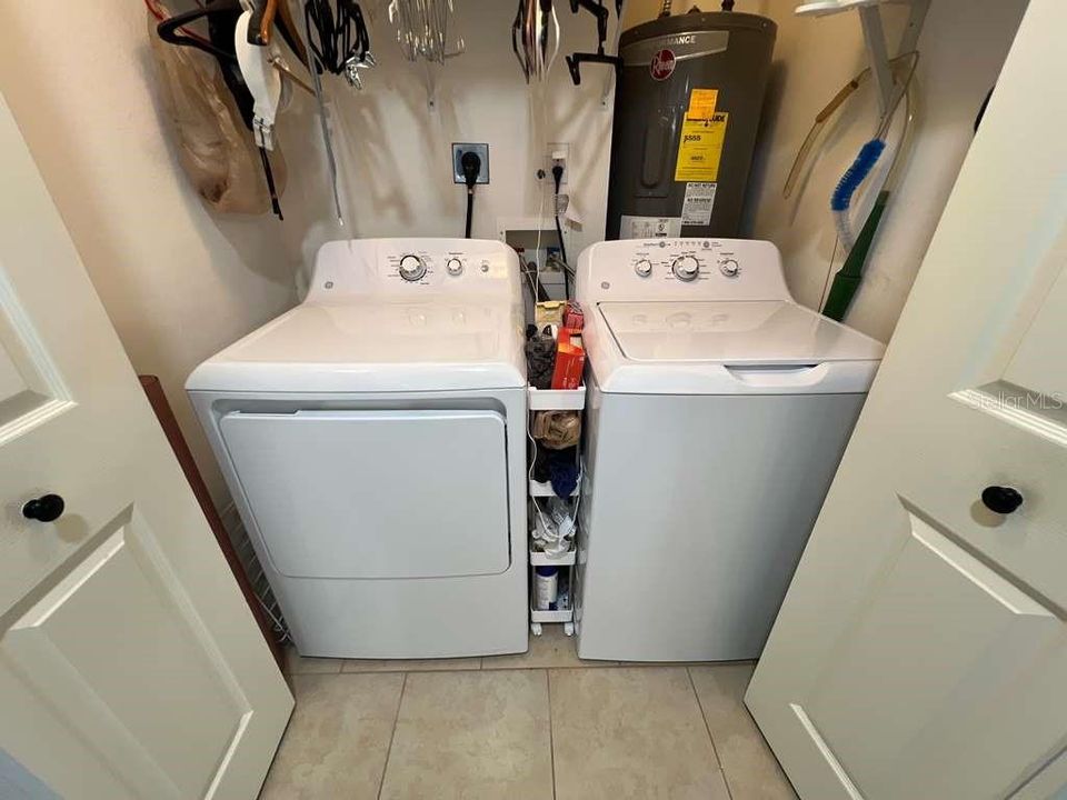 For Rent: $2,200 (3 beds, 2 baths, 1200 Square Feet)