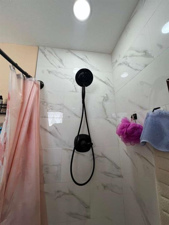 For Rent: $2,200 (3 beds, 2 baths, 1200 Square Feet)