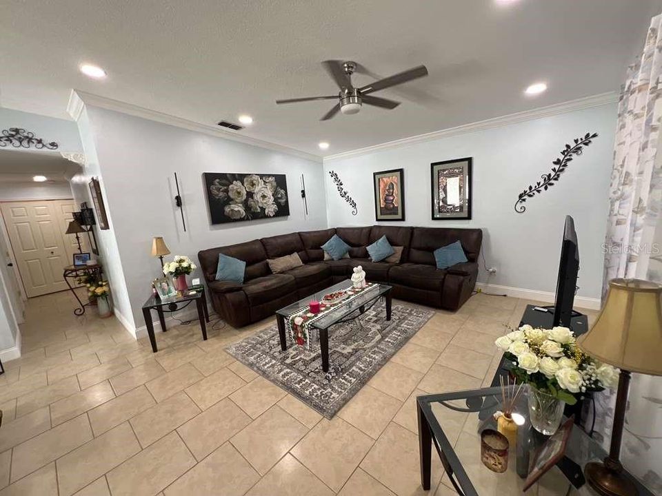 For Rent: $2,200 (3 beds, 2 baths, 1200 Square Feet)