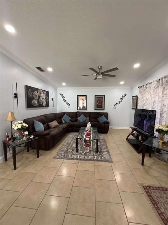 For Rent: $2,200 (3 beds, 2 baths, 1200 Square Feet)