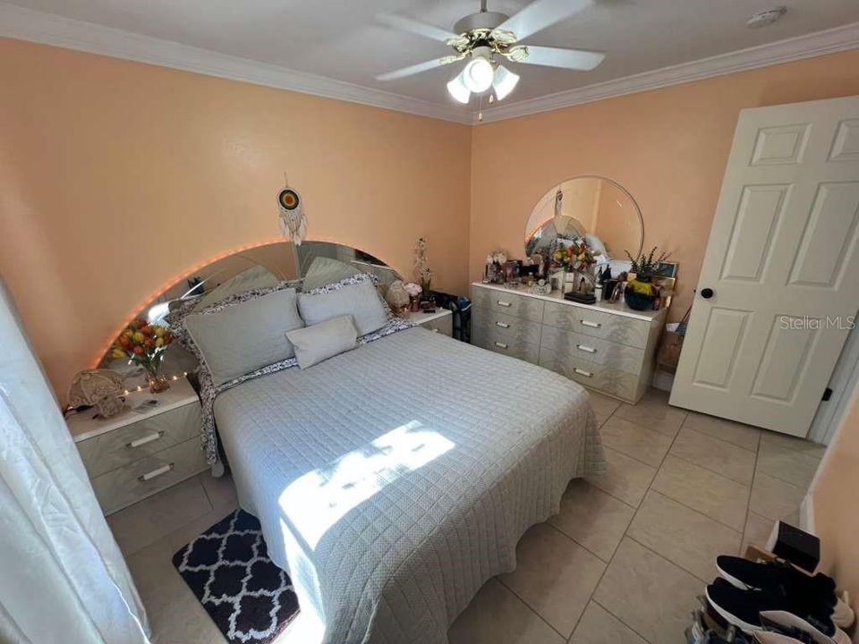 For Rent: $2,200 (3 beds, 2 baths, 1200 Square Feet)