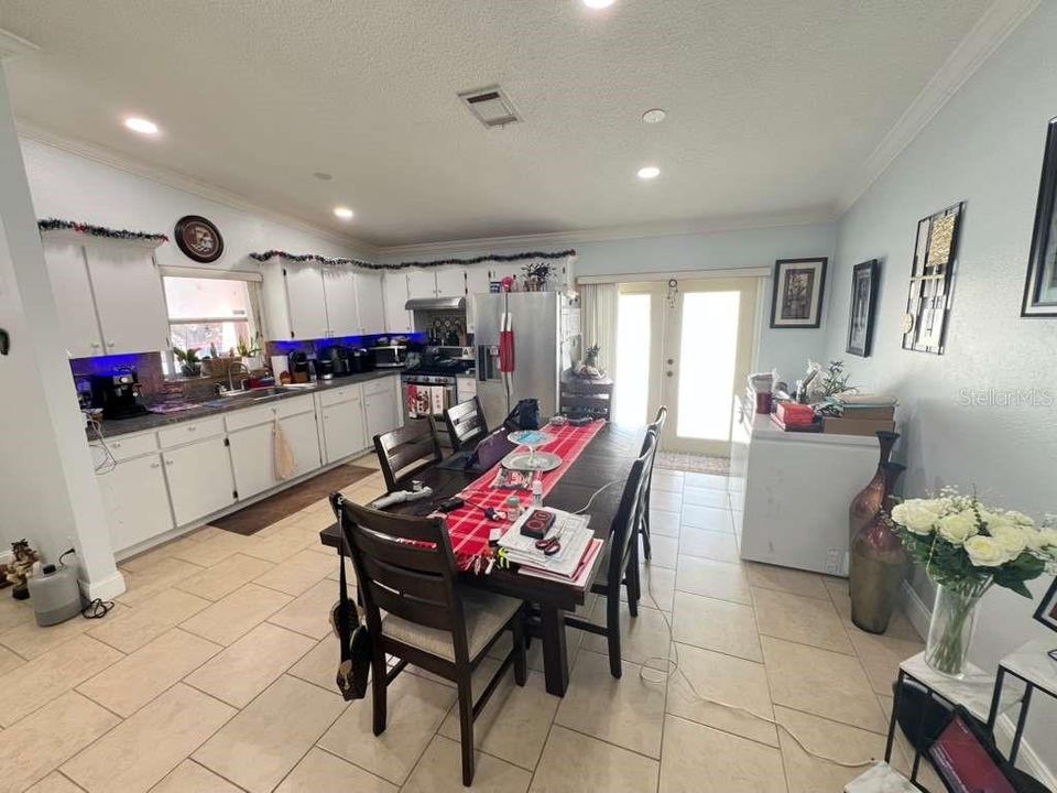 For Rent: $2,200 (3 beds, 2 baths, 1200 Square Feet)