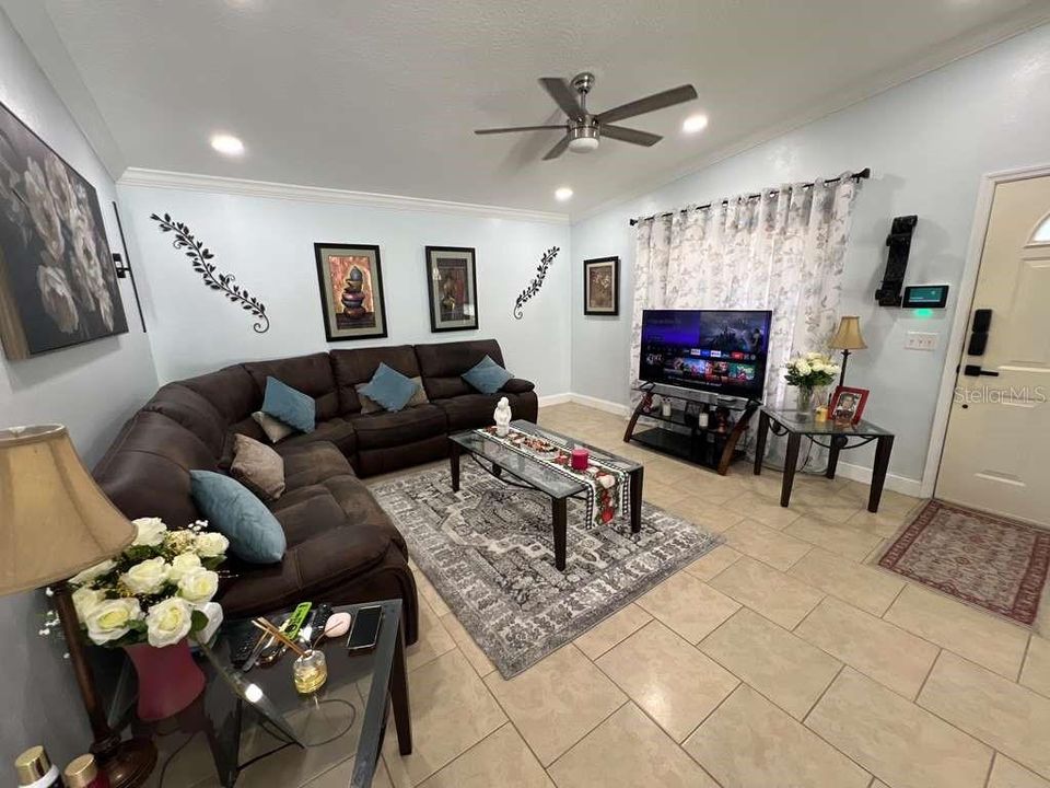 For Rent: $2,200 (3 beds, 2 baths, 1200 Square Feet)