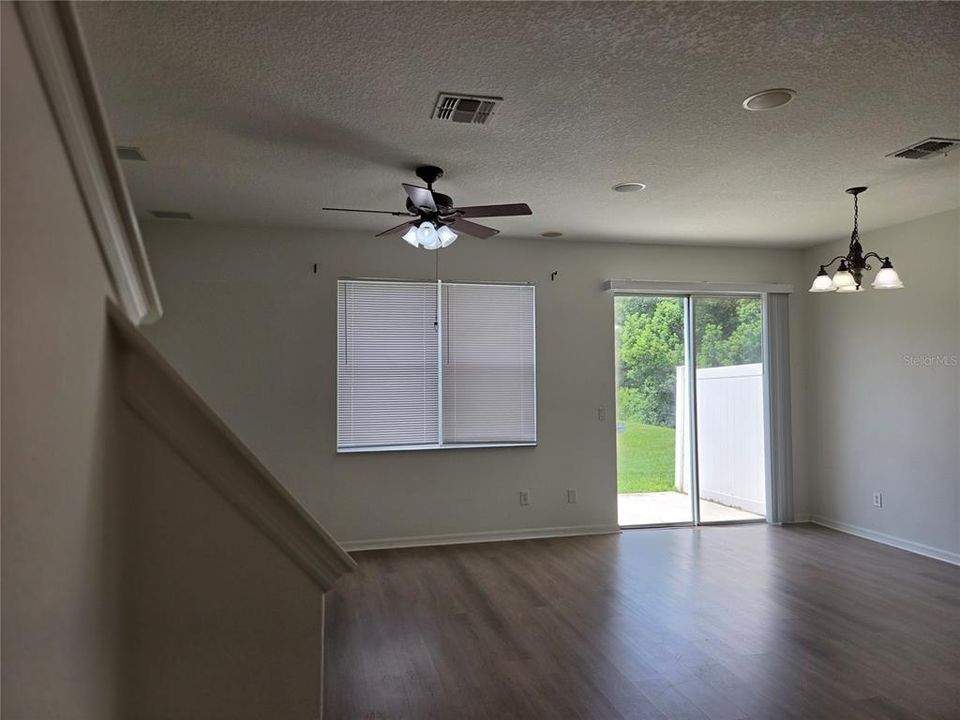 For Rent: $2,200 (3 beds, 2 baths, 1661 Square Feet)