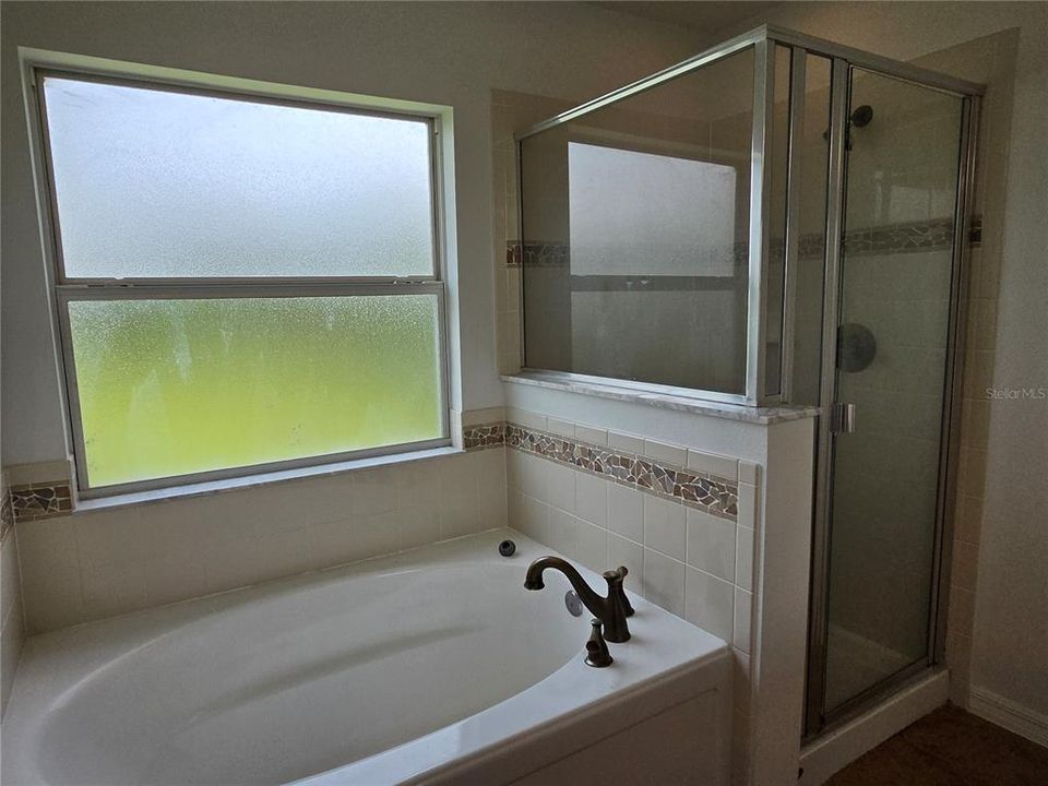 For Rent: $2,200 (3 beds, 2 baths, 1661 Square Feet)