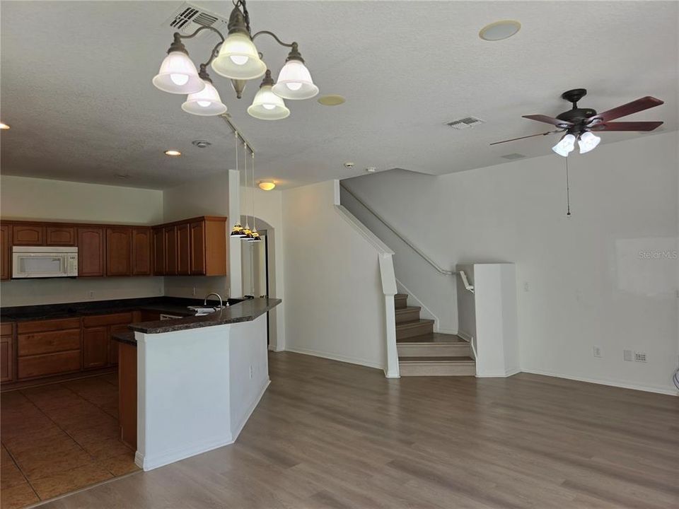 For Rent: $2,200 (3 beds, 2 baths, 1661 Square Feet)