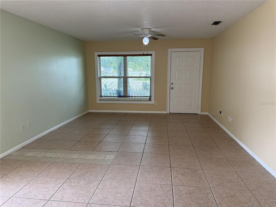 For Rent: $1,700 (2 beds, 1 baths, 900 Square Feet)