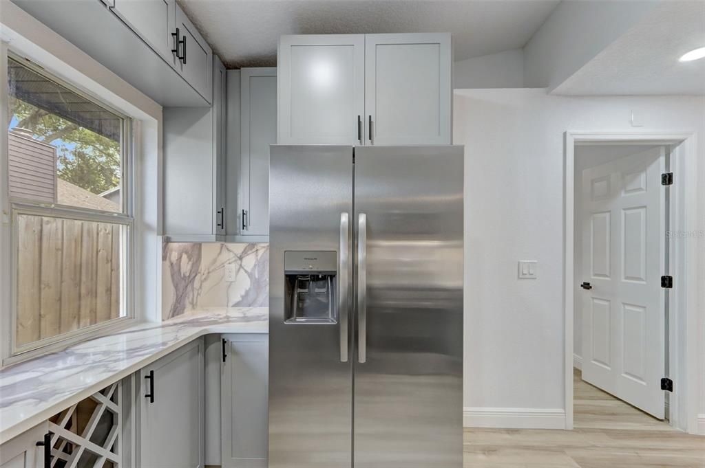 На продажу: $375,000 (4 спален, 2 ванн, 1396 Квадратных фут)