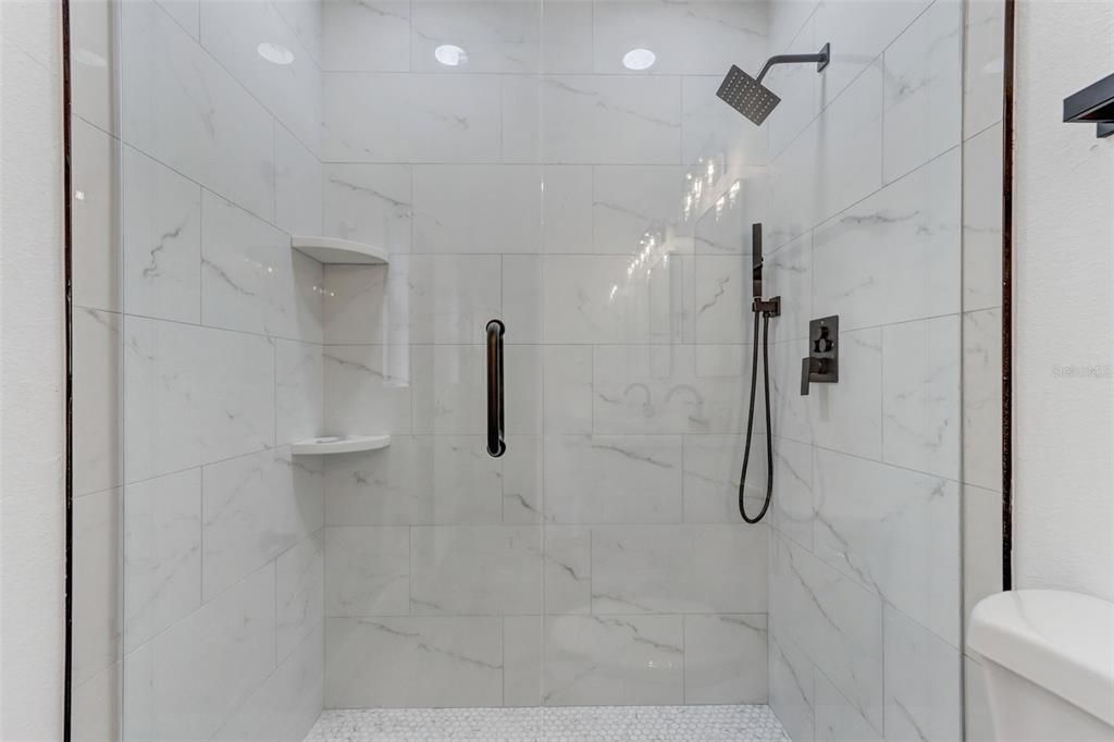На продажу: $375,000 (4 спален, 2 ванн, 1396 Квадратных фут)