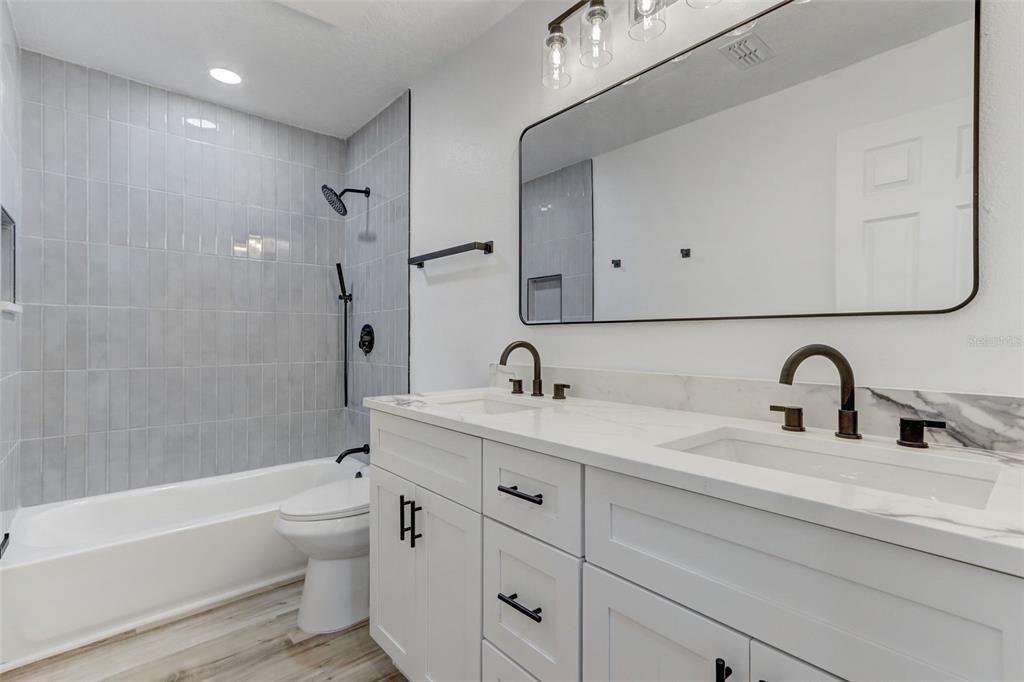 На продажу: $375,000 (4 спален, 2 ванн, 1396 Квадратных фут)