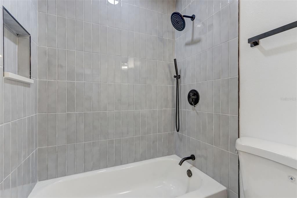 На продажу: $375,000 (4 спален, 2 ванн, 1396 Квадратных фут)