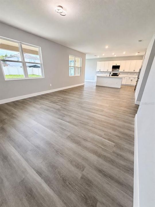 For Sale: $535,000 (5 beds, 2 baths, 2694 Square Feet)