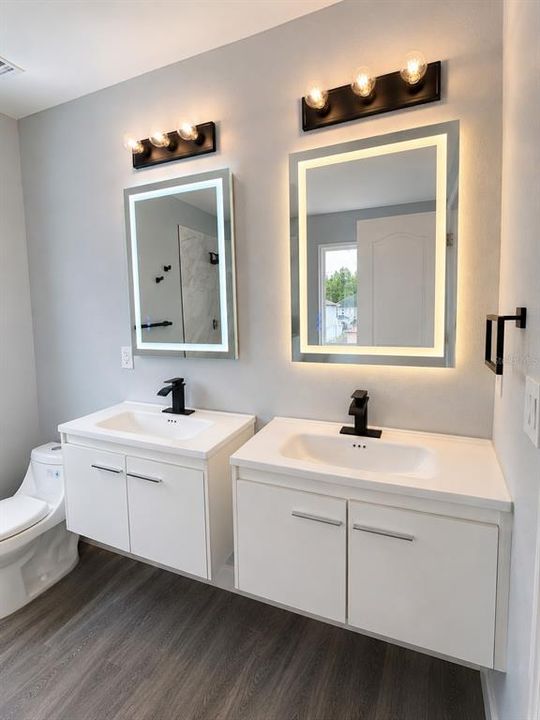 For Sale: $535,000 (5 beds, 2 baths, 2694 Square Feet)