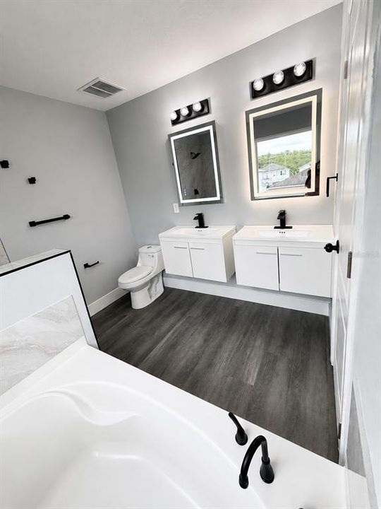 For Sale: $535,000 (5 beds, 2 baths, 2694 Square Feet)
