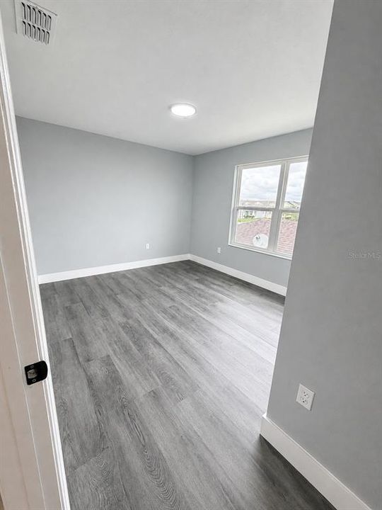 For Sale: $535,000 (5 beds, 2 baths, 2694 Square Feet)