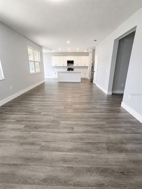 For Sale: $535,000 (5 beds, 2 baths, 2694 Square Feet)