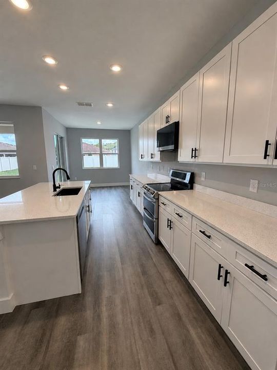 For Sale: $535,000 (5 beds, 2 baths, 2694 Square Feet)