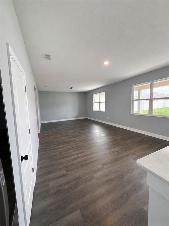 For Sale: $535,000 (5 beds, 2 baths, 2694 Square Feet)