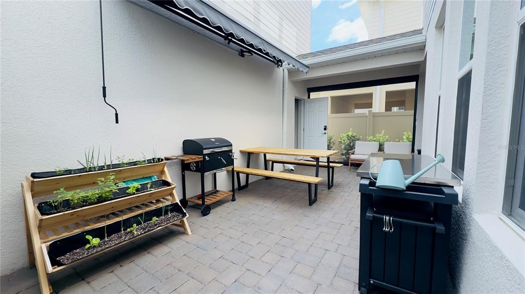 En Venta: $870,000 (5 camas, 4 baños, 2725 Pies cuadrados)