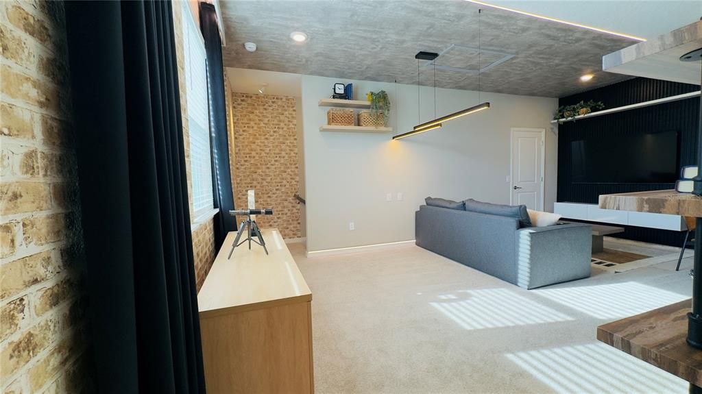 En Venta: $870,000 (5 camas, 4 baños, 2725 Pies cuadrados)