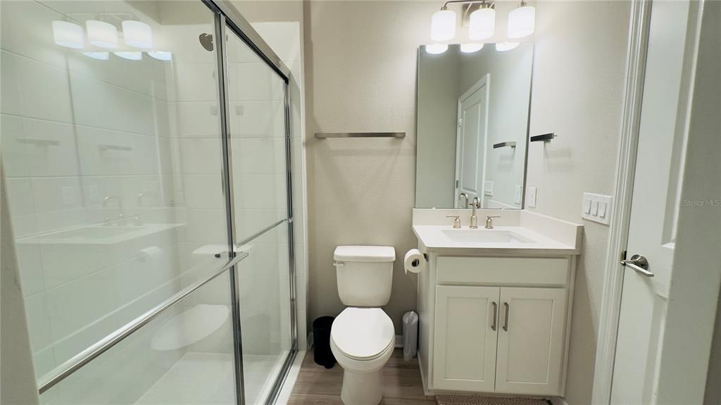 En Venta: $870,000 (5 camas, 4 baños, 2725 Pies cuadrados)