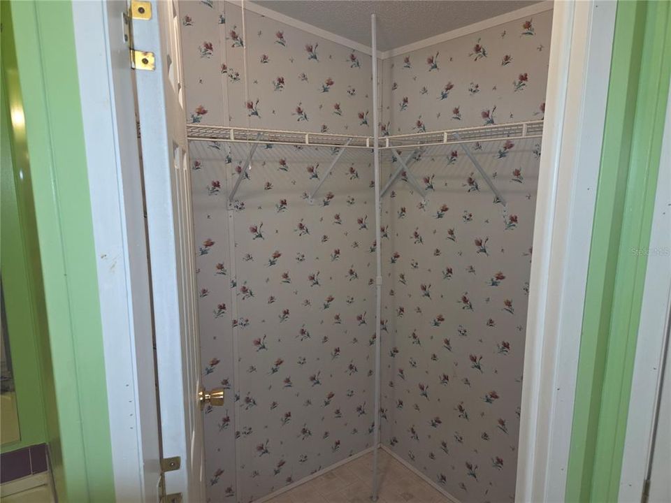 For Sale: $160,000 (3 beds, 2 baths, 1216 Square Feet)