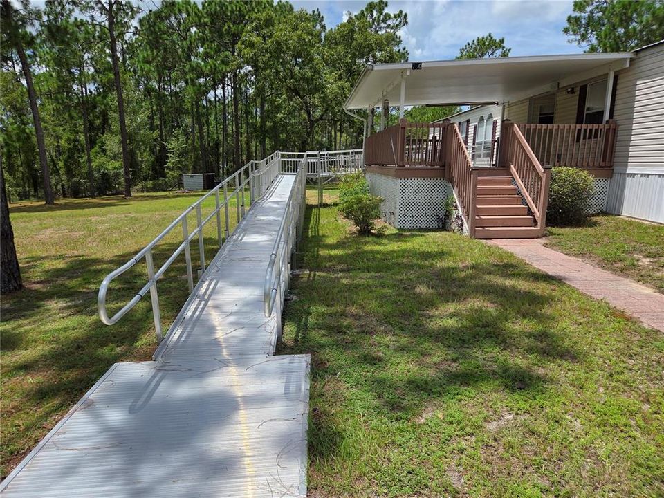 For Sale: $160,000 (3 beds, 2 baths, 1216 Square Feet)