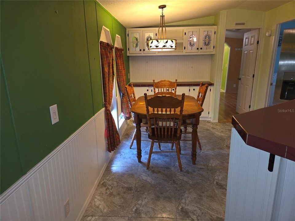For Sale: $160,000 (3 beds, 2 baths, 1216 Square Feet)