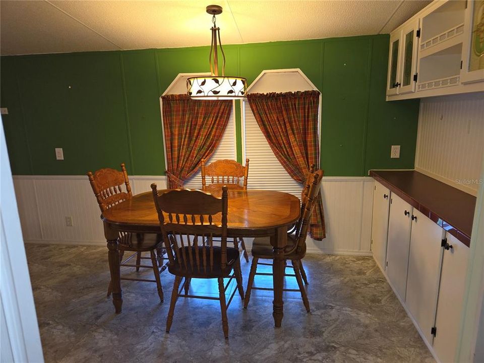 For Sale: $160,000 (3 beds, 2 baths, 1216 Square Feet)