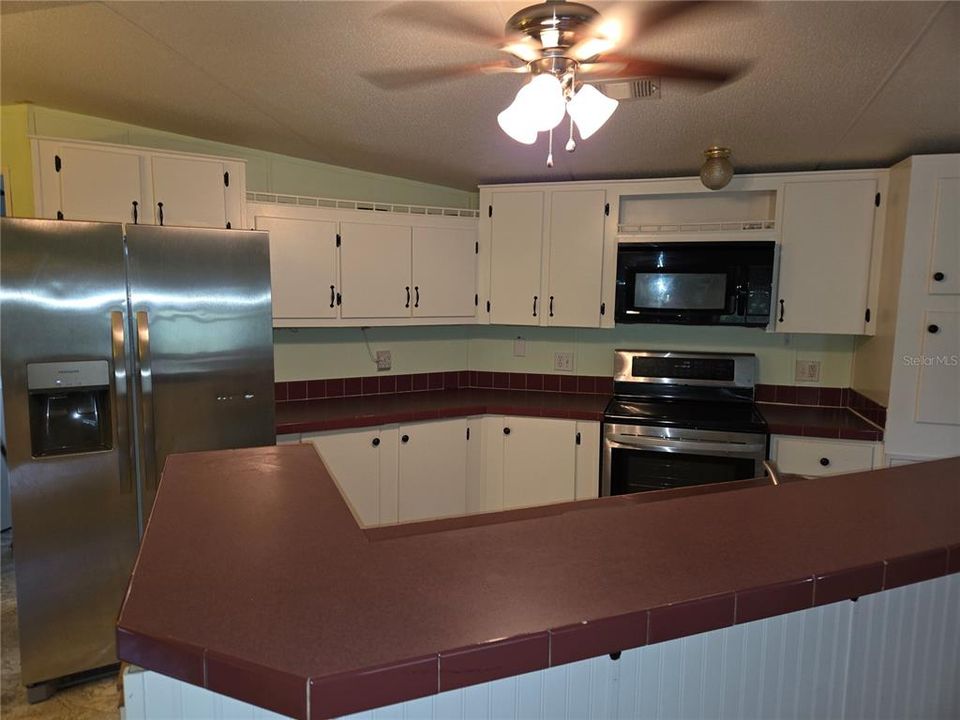 For Sale: $160,000 (3 beds, 2 baths, 1216 Square Feet)