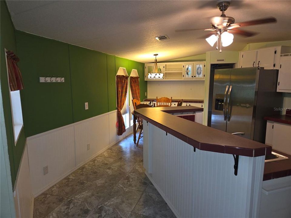 For Sale: $160,000 (3 beds, 2 baths, 1216 Square Feet)