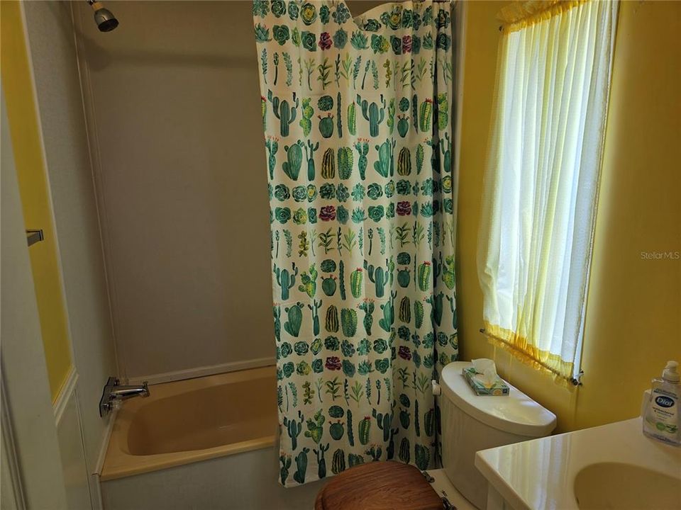 For Sale: $160,000 (3 beds, 2 baths, 1216 Square Feet)