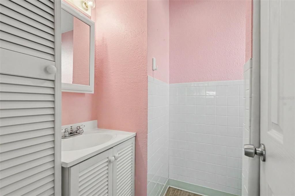 For Sale: $235,000 (3 beds, 2 baths, 1385 Square Feet)