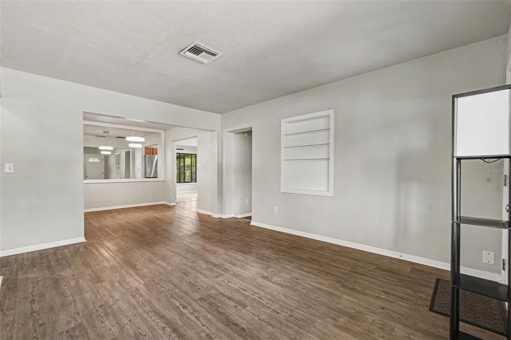 For Sale: $235,000 (3 beds, 2 baths, 1385 Square Feet)