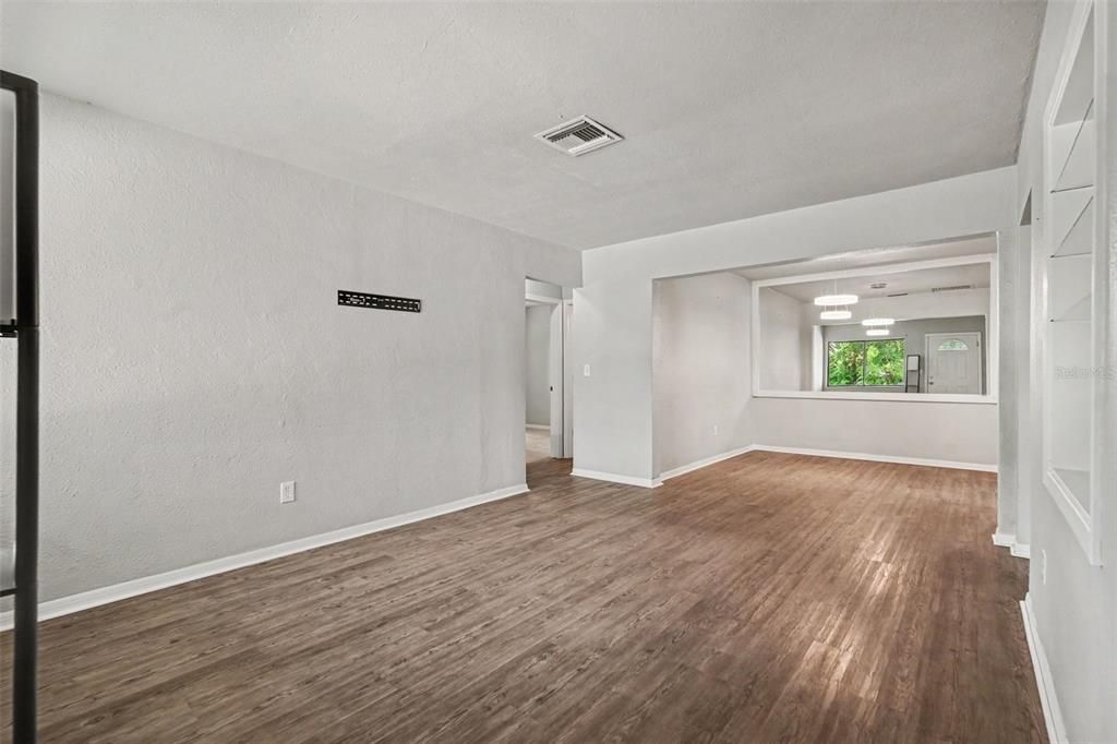 For Sale: $235,000 (3 beds, 2 baths, 1385 Square Feet)