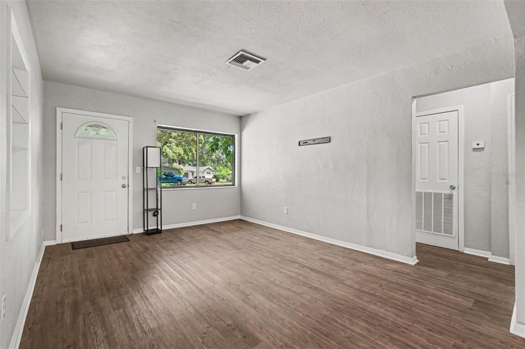 For Sale: $235,000 (3 beds, 2 baths, 1385 Square Feet)