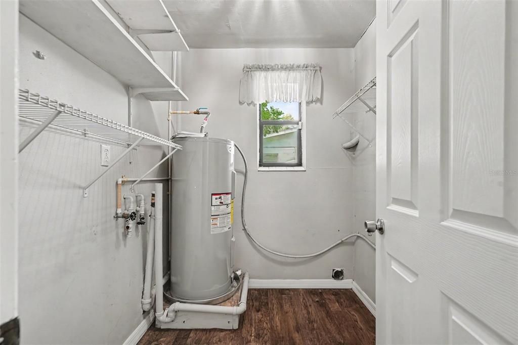 For Sale: $235,000 (3 beds, 2 baths, 1385 Square Feet)