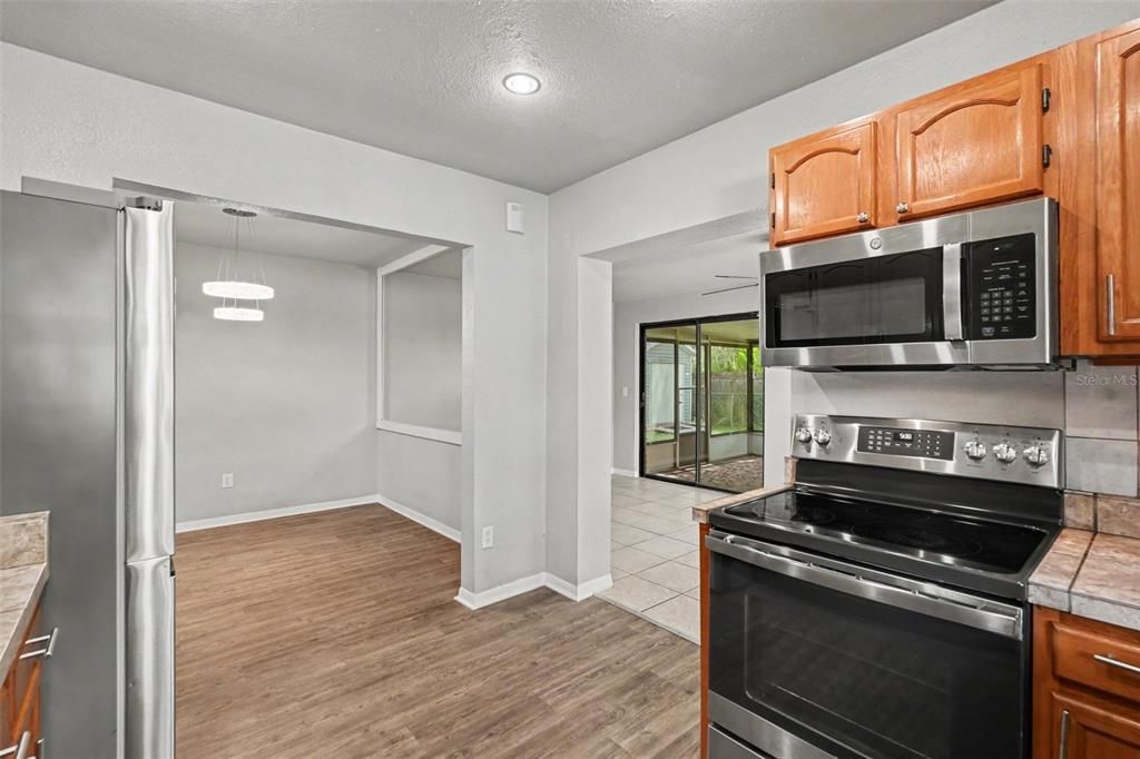 For Sale: $235,000 (3 beds, 2 baths, 1385 Square Feet)